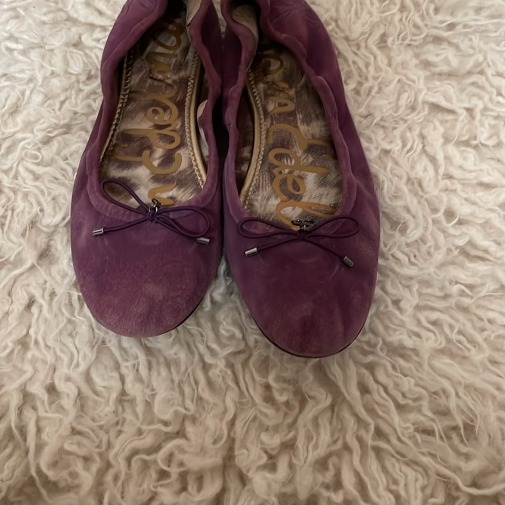 Cute flats. Worn a couple of times. Clean and ready to wear. - Picture 4 of 4